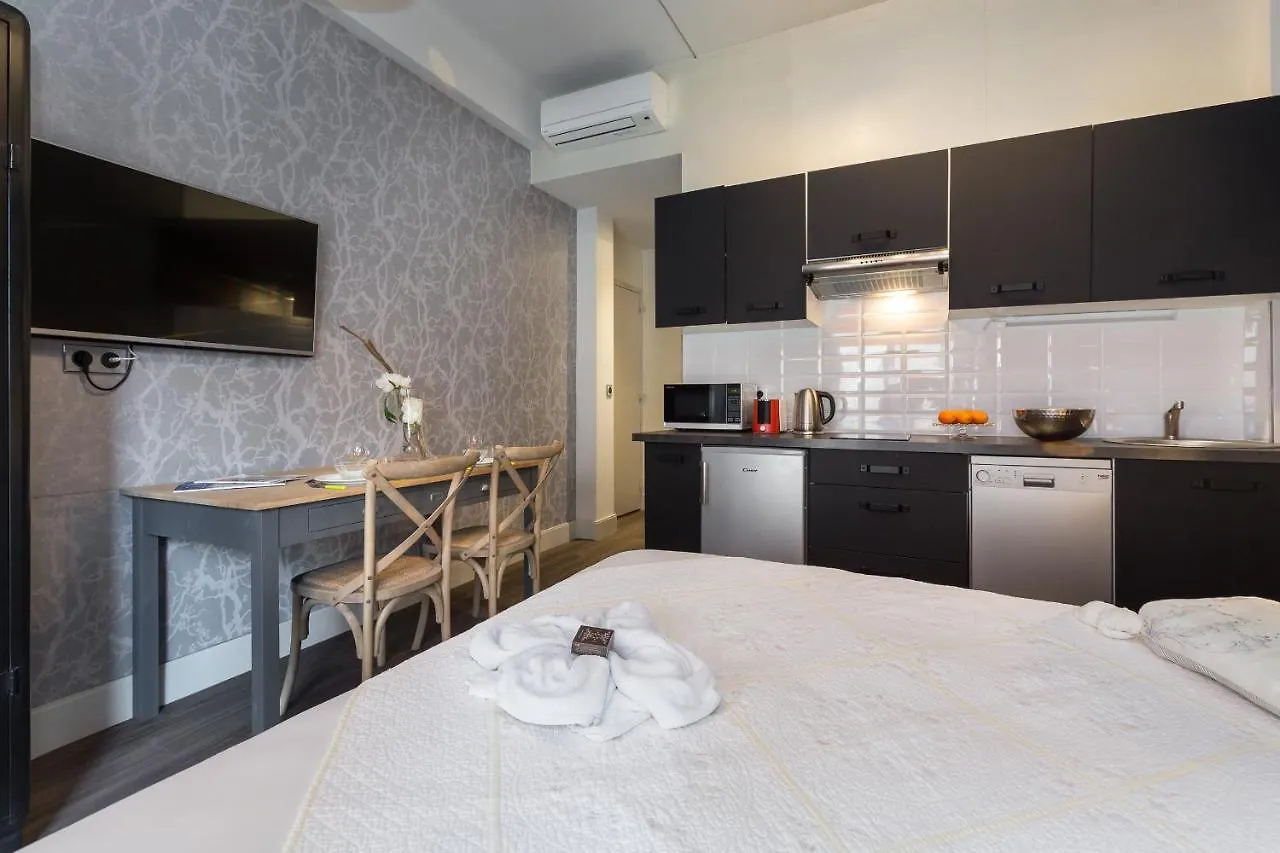 Azur City Hotel Nice 2*,